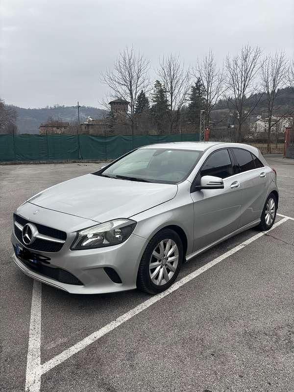 Usata Mercedes A180 Business 109 CV (80 kW) 2016 Berlina