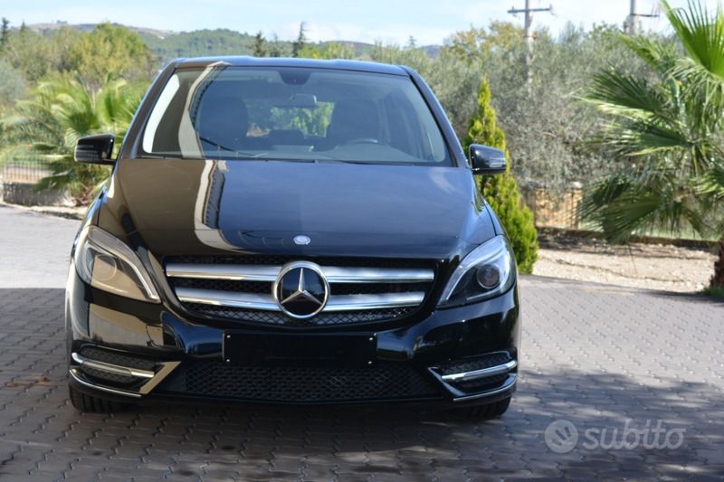 Nero Usata 2013 Mercedes B200 Premium Monovolume | 9000 € (Buon prezzo) - Immagine 1/4