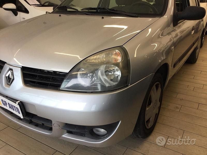 Usata Renault Clio II Dynamique 58 CV (42 kW) 2007 Grigio Berlina