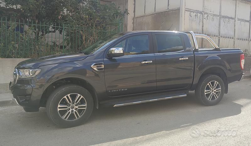 Grigio Usata 2023 Ford Ranger Limited Pick-up | 35.000 € (Buon prezzo) - Immagine 1/4