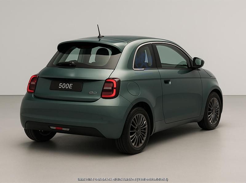 Usata Fiat 500e Action 69 kW (95 CV) 2022 Verde Utilitaria