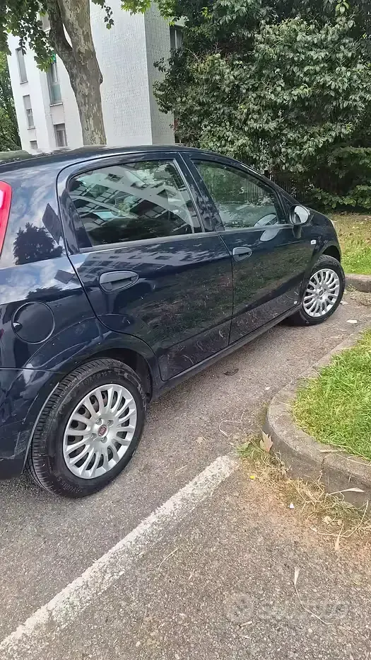 Usata Fiat Punto 69 CV (50 kW) 2016 Blu Utilitaria