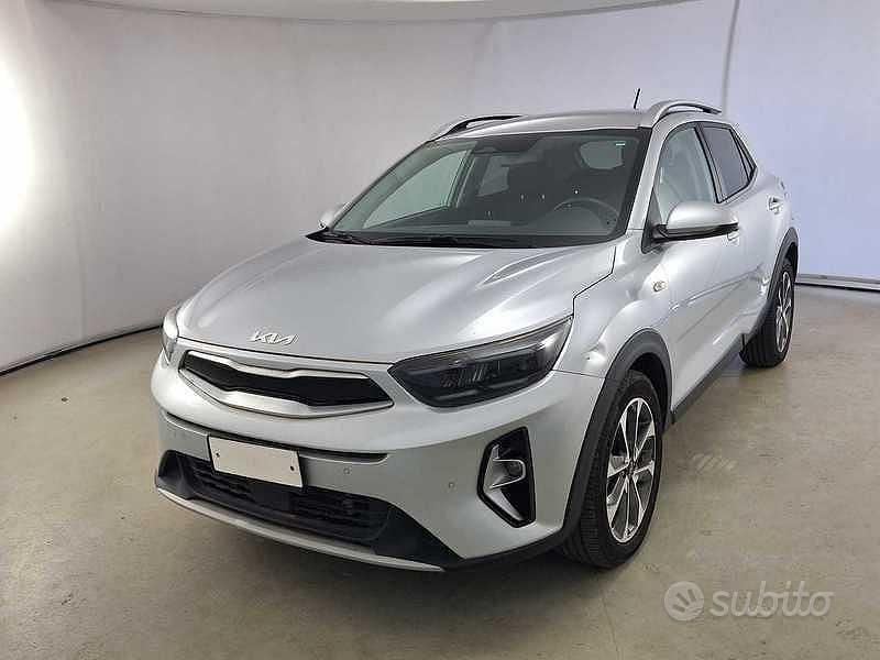 Grigio Usata 2022 Kia Stonic Style SUV | 16.400 € (Buon prezzo) - Immagine 1/4