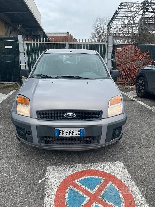 Usata Ford Fusion 80 CV (58 kW) 2011 Grigio Utilitaria