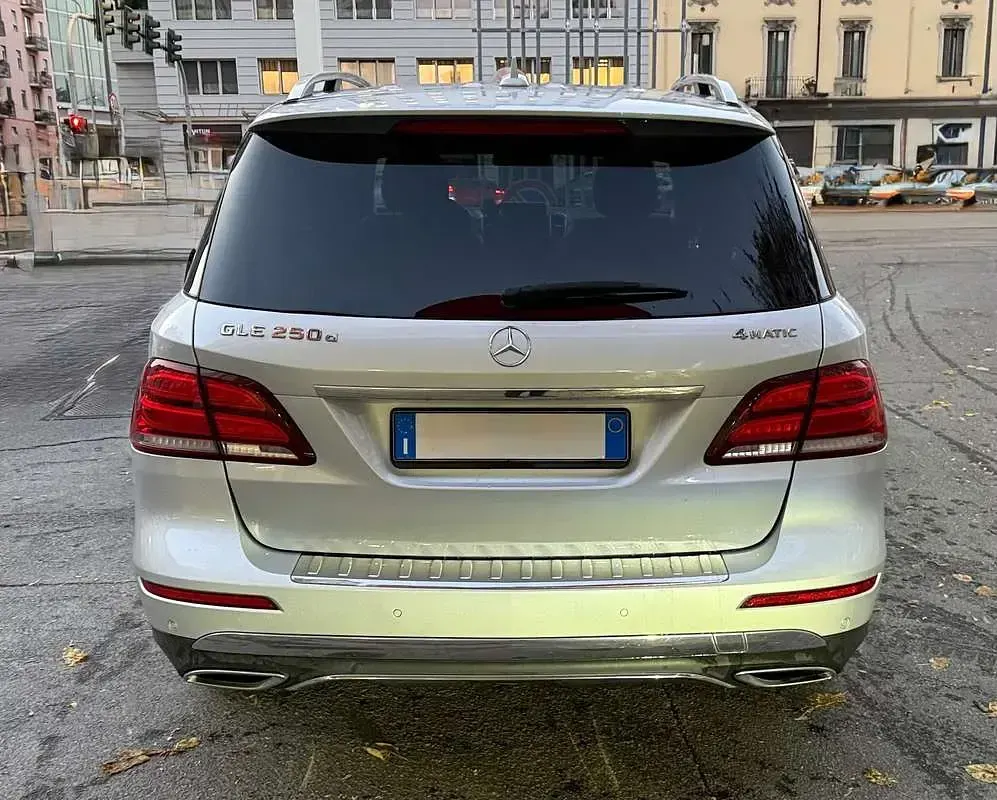 Begagnad Mercedes GLE250 Executive 204 HK (150 kW) 2016 Silver SUV