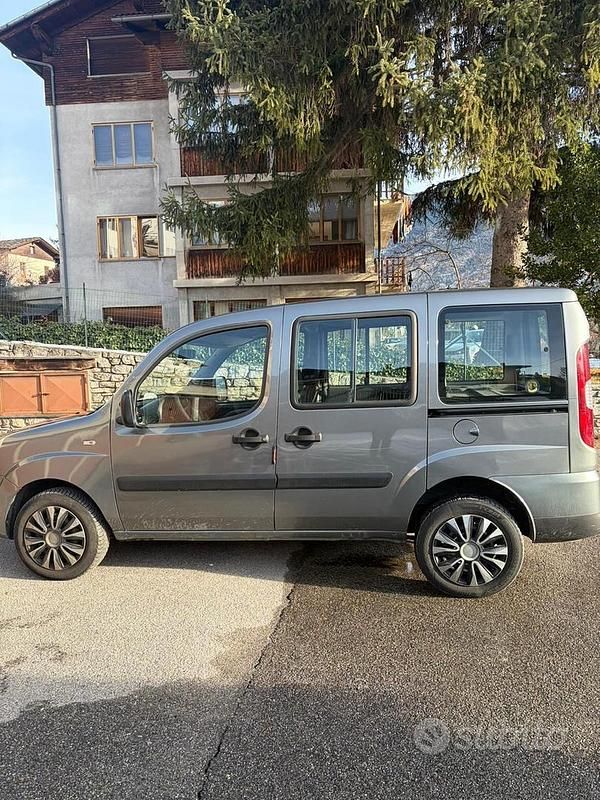 Usata Fiat Doblò 105 CV (77 kW) 2005 Grigio Monovolume