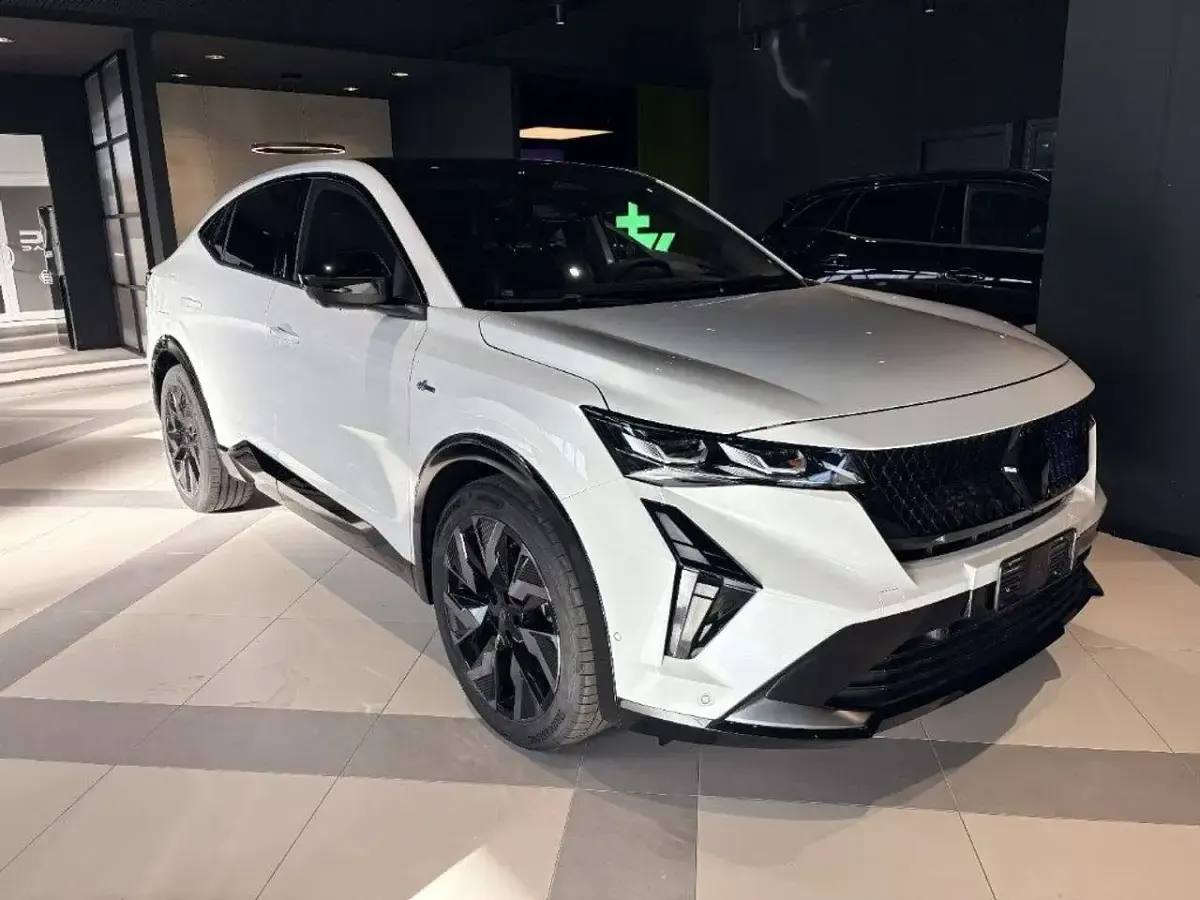 Nuova Renault Rafale Esprit Alpine 131 CV (96 kW) 2026 Aintree green pastello SUV