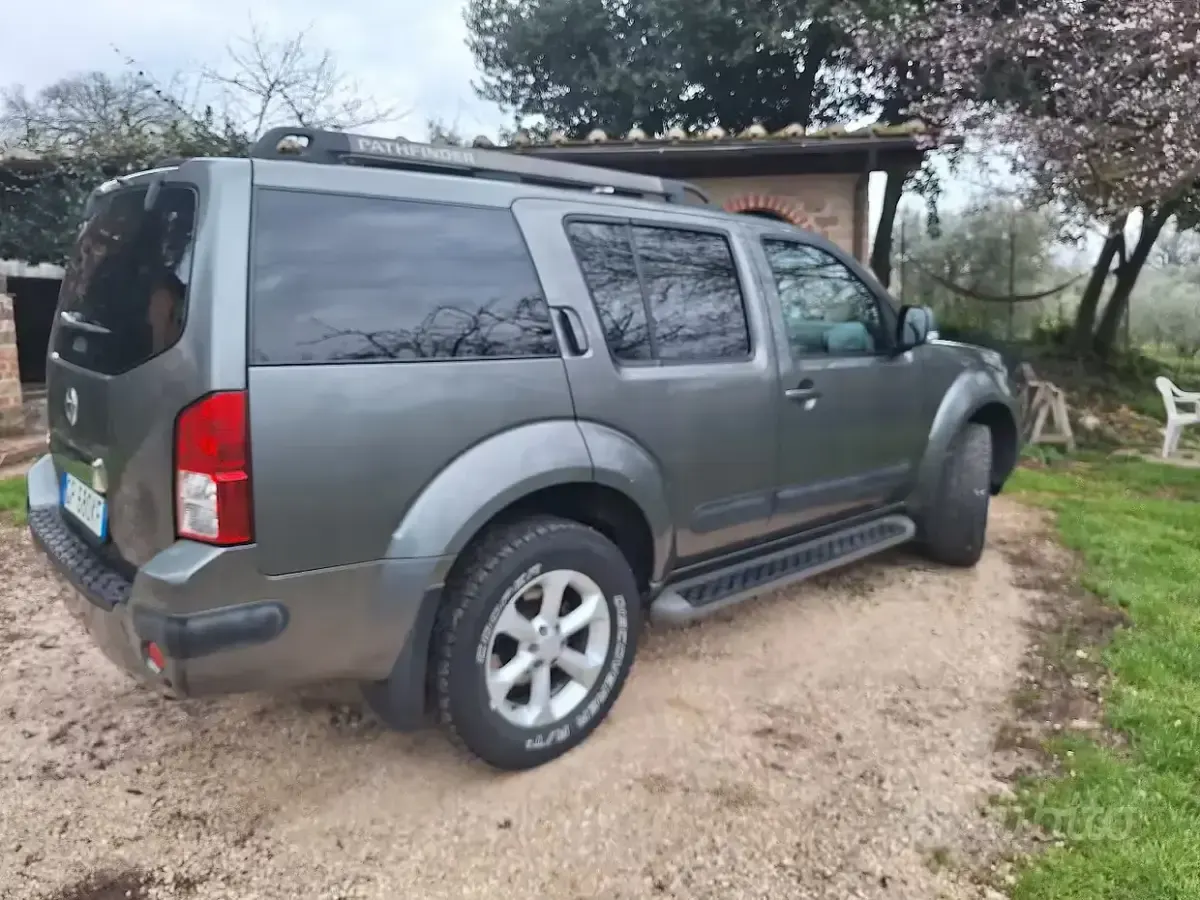 Usata Nissan Pathfinder 163 CV (119 kW) 2008 Verde SUV