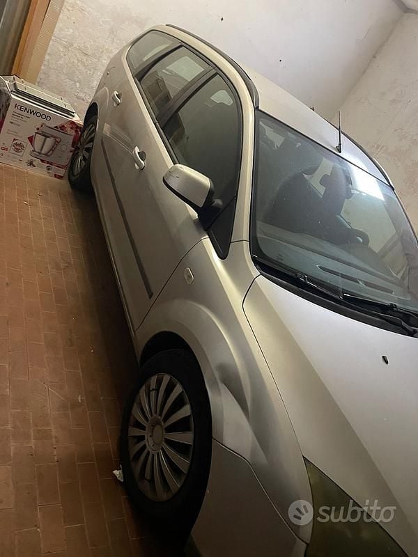 Usata Ford Focus 90 CV (66 kW) 2005 Grigio Station wagon