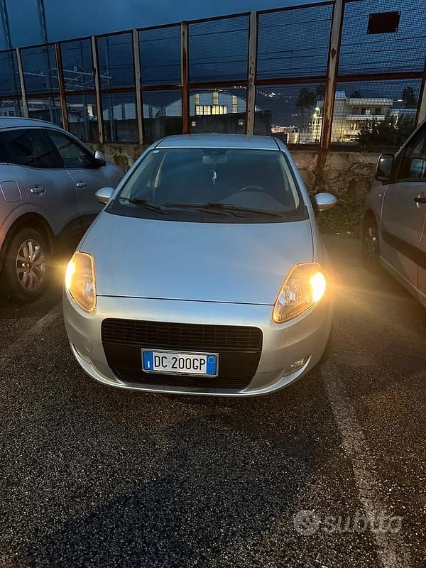 Usata Fiat Grande Punto 77 CV (56 kW) 2007 Grigio Utilitaria