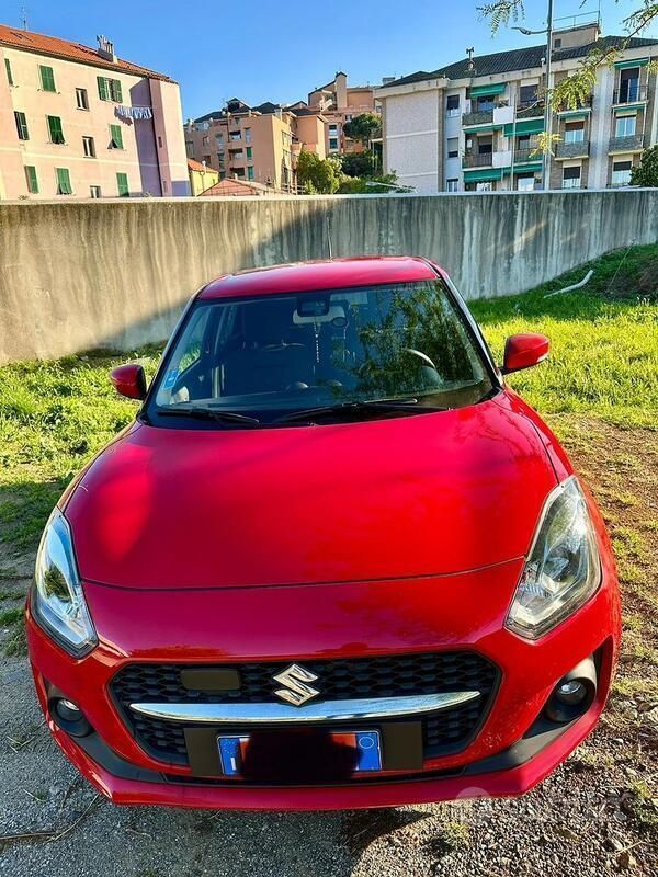 Usata Suzuki Swift 111 CV (81 kW) 2023 Rosso Utilitaria