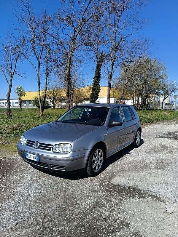 Usata VW Golf IV Highline 105 CV (77 kW) 2003 Berlina