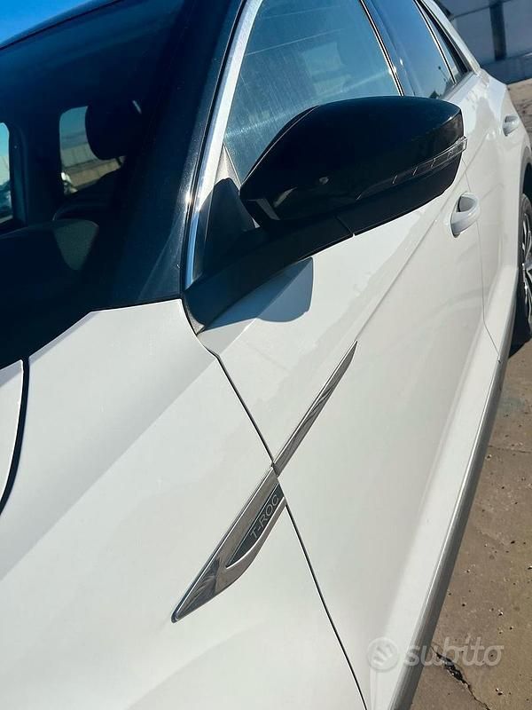 Usata VW T-Roc Style 150 CV (110 kW) 2019 Bianco SUV