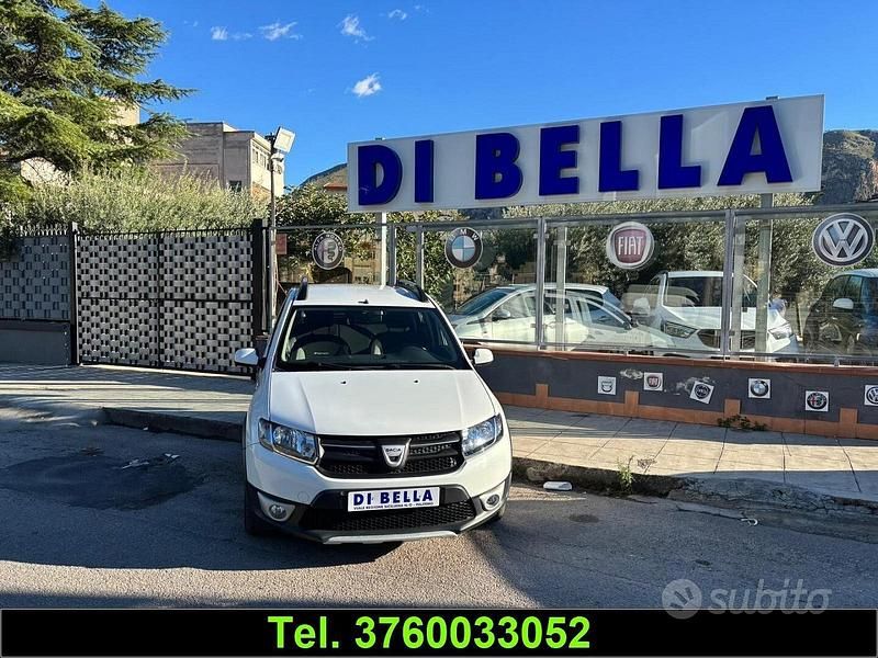 Nero Usata 2016 Dacia Sandero Stepway Due volumi | 8990 € (Cara) - Immagine 1/4
