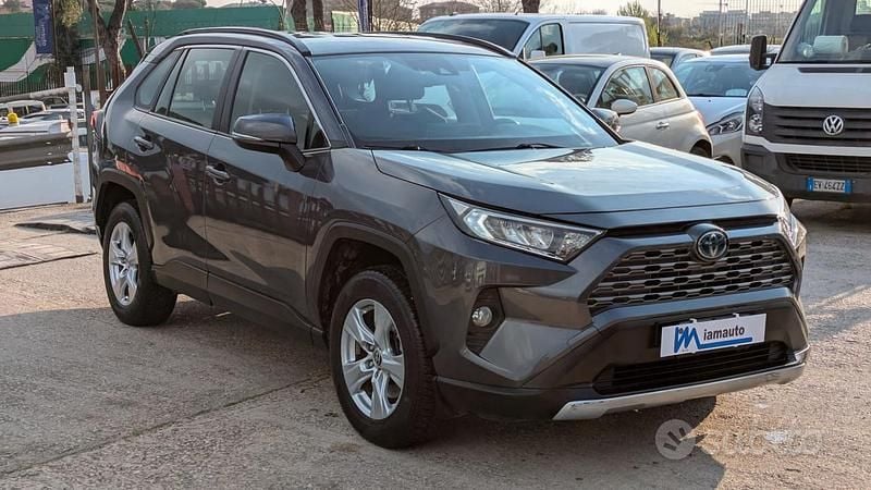 Usata Toyota RAV4 Hybrid 222 CV (163 kW) 2020 Grigio SUV