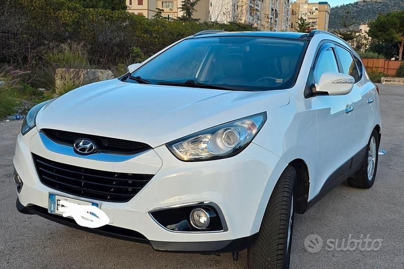 Bianco Usata 2010 Hyundai ix35 Comfort SUV | 8000 € (Buon prezzo) - Immagine 1/4