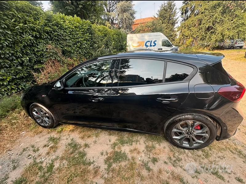 Usata Ford Focus 125 CV (91 kW) 2024 Nero Berlina