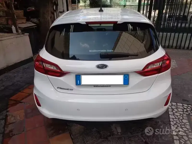 Usata Ford Fiesta 86 CV (63 kW) 2018 Bianco Utilitaria