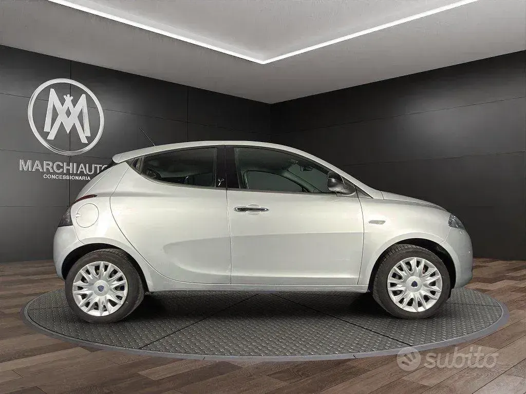 Usata Lancia Ypsilon Gold 69 CV (50 kW) 2014 Grigio Utilitaria
