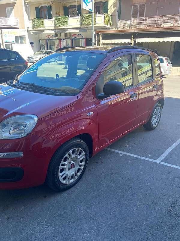 Usata Fiat Panda Lounge 75 CV (55 kW) 2014 Rosso Utilitaria