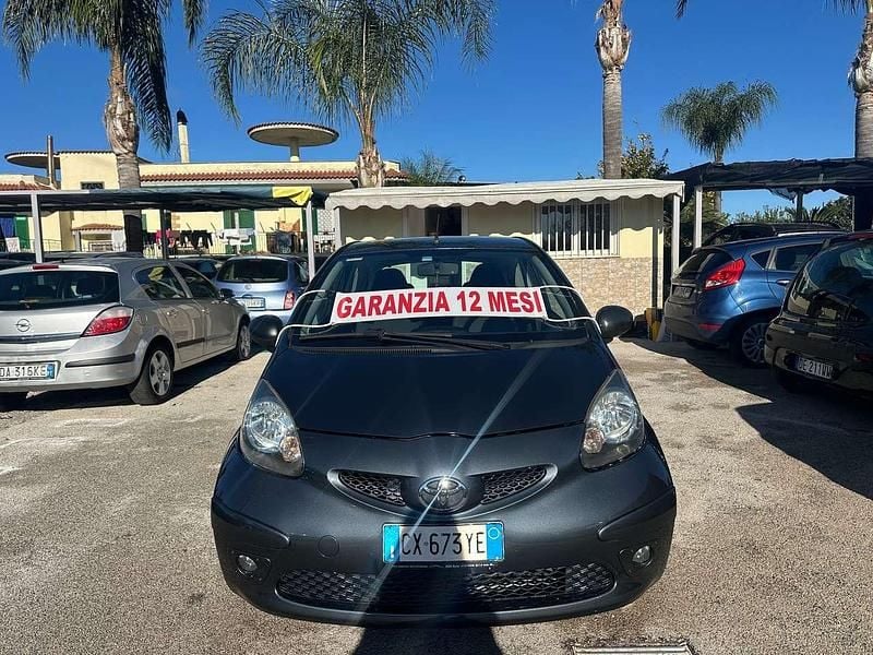 Grigio Usata 2005 Toyota Aygo Sol Due volumi | 2800 € (Buon prezzo) - Immagine 1/4