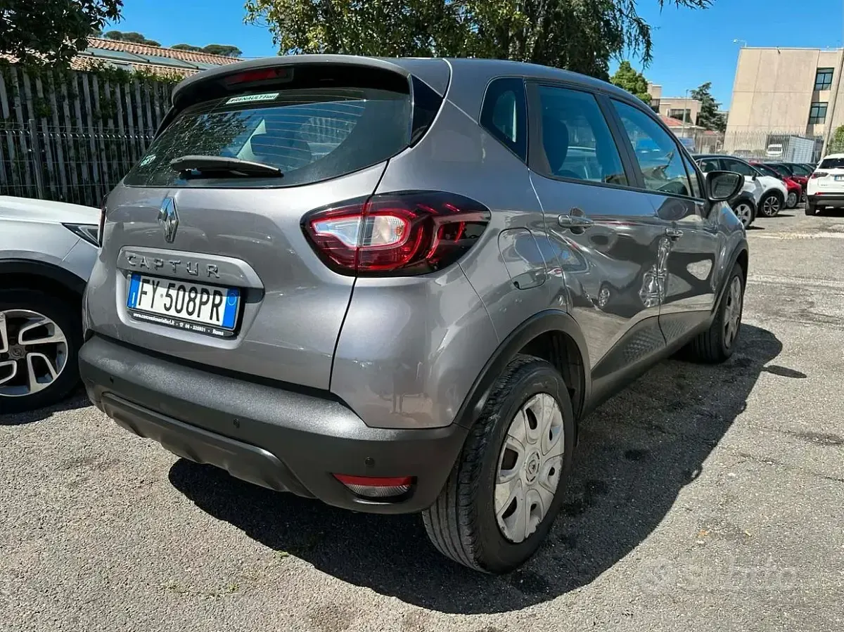 Usata Renault Captur Life 90 CV (66 kW) 2019 Grigio SUV