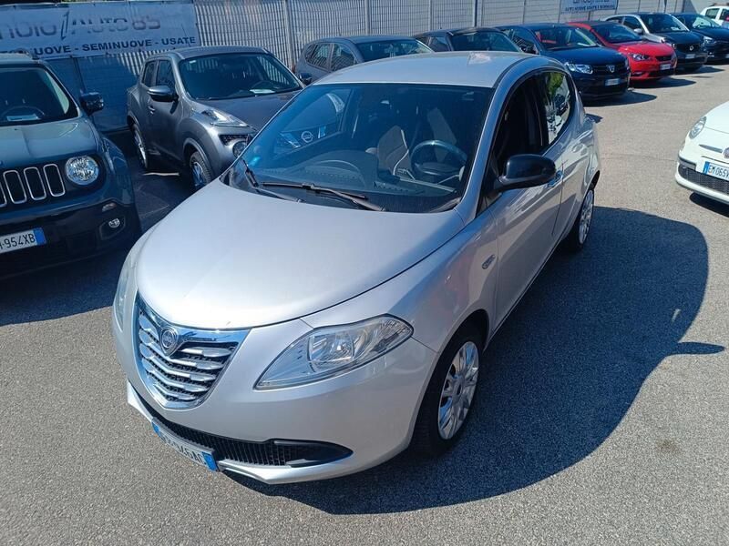 Usata Lancia Ypsilon Silver 69 CV (50 kW) 2012 Grigio Utilitaria