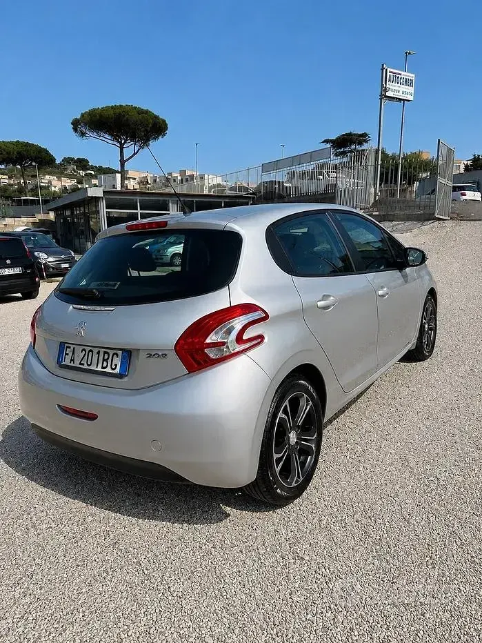 Usata Peugeot 208 Active 91 CV (66 kW) 2015 Grigio Utilitaria