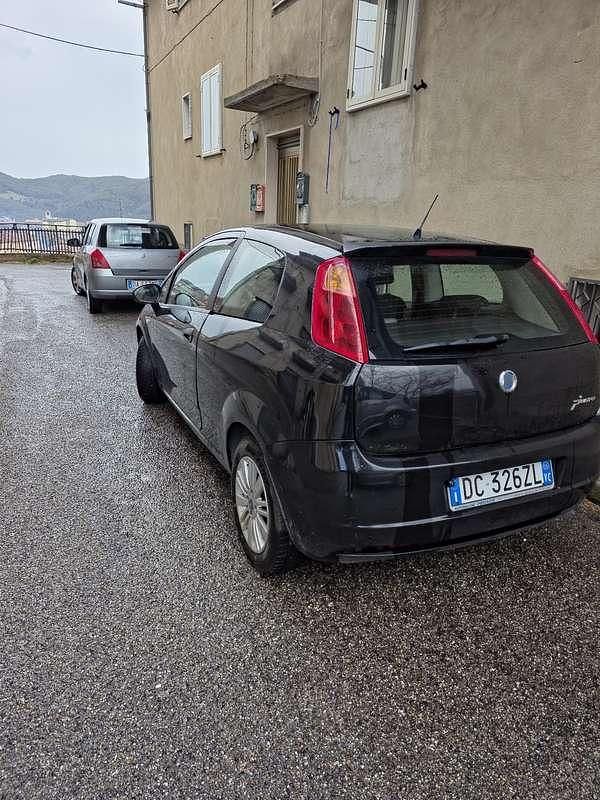 Usata Fiat Grande Punto Dynamic 75 CV (55 kW) 2006 Nero Utilitaria