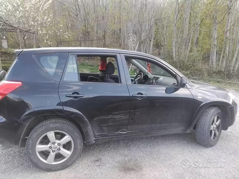 Usata Toyota RAV4 177 CV (130 kW) 2008 Nero SUV