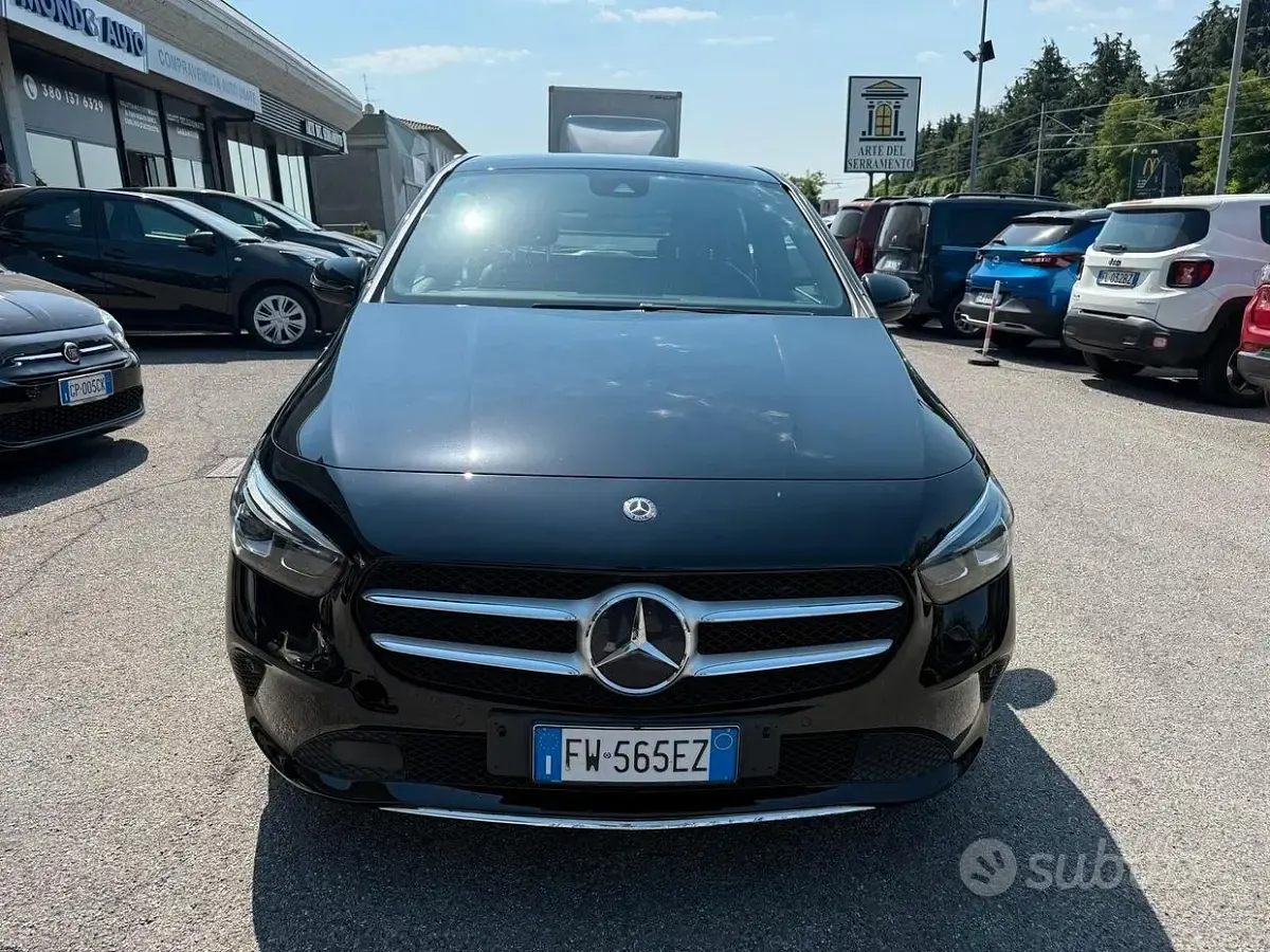 Usata Mercedes B180 Premium 116 CV (85 kW) 2019 Nero Utilitaria