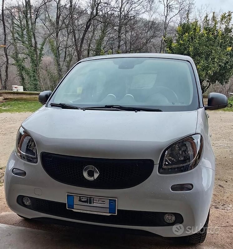 Begagnad Smart ForFour 71 HK (52 kW) 2018 Vit Halvkombi