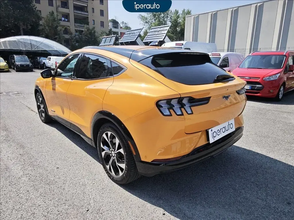Usata Ford Mustang Mach-E Extended Range 216 kW (294 CV) 2024 Arancione SUV