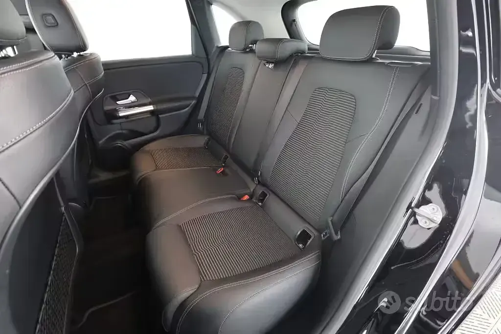 Usata Mercedes B180 116 CV (85 kW) 2021 Nero notte Utilitaria