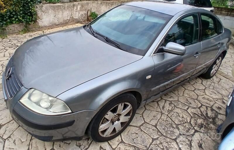 Usata 2002 VW Passat Tre volumi | 1000 € (Buon prezzo) - Immagine 1/4