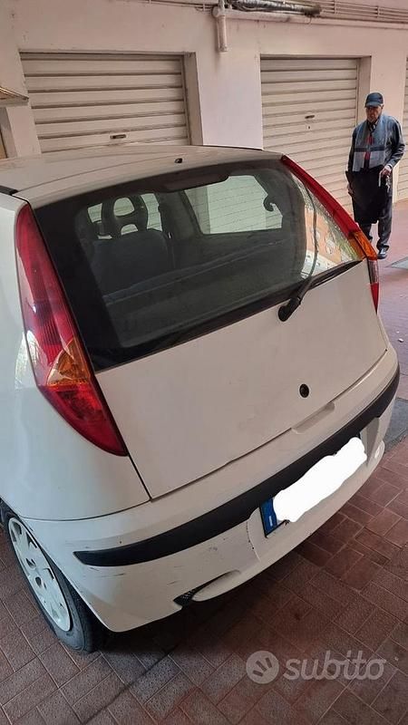 Usata Fiat Punto 60 CV (44 kW) 2003 Bianco Utilitaria