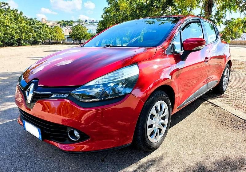 Rosso Usata 2015 Renault Clio IV Tre volumi | 8900 € (Cara) - Immagine 1/4