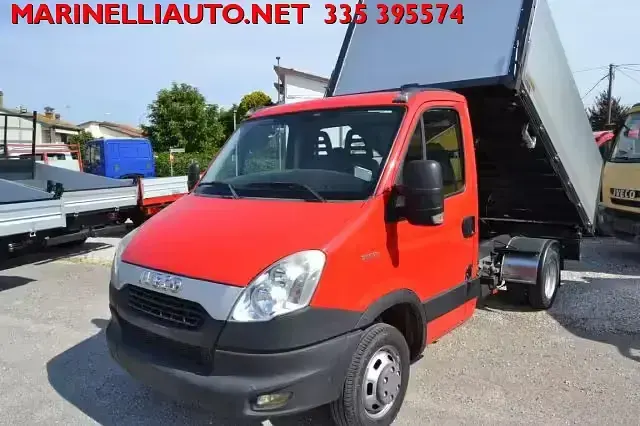 Usata Iveco Daily 126 CV (92 kW) 2014 Rosso Furgone