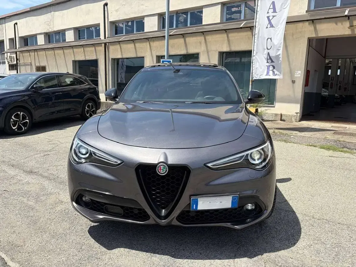 Usata Alfa Romeo Stelvio Ti 209 CV (153 kW) 2022 Grigio vesuvio SUV