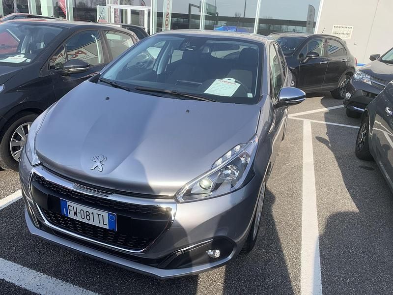 Usata Peugeot 208 Signature Sky 83 CV (61 kW) 2019 Grigio Utilitaria