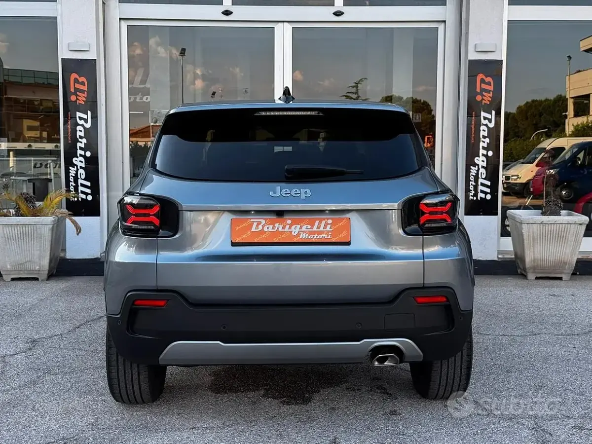 Usata Jeep Avenger Summit 101 CV (74 kW) 2025 Grigio SUV