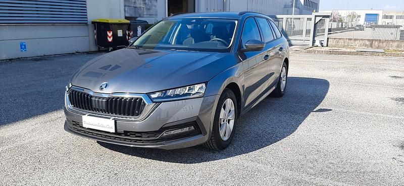 Usata Skoda Octavia Executive 116 CV (85 kW) 2023 Grigio Station wagon