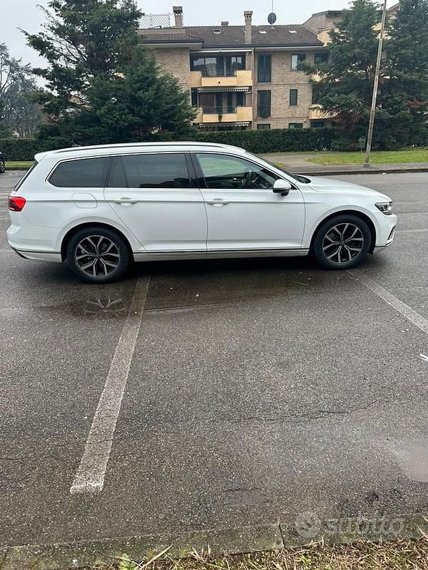 Usata VW Passat 150 CV (110 kW) 2019 Bianco Station wagon