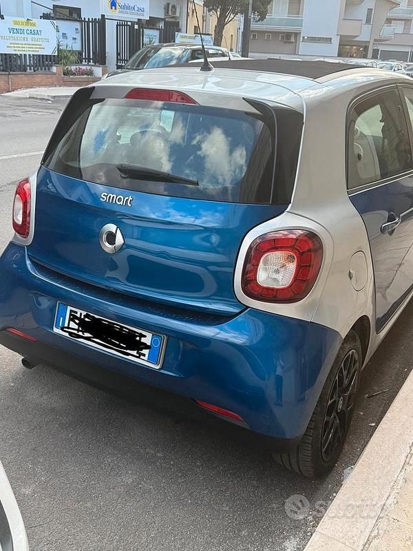 Blu Usata 2017 Smart ForFour Utilitaria | 8000 € - Immagine 1/4