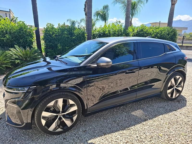 Nero Usata 2023 Renault Megane E-Tech Tre volumi | 25.000 € - Immagine 1/4