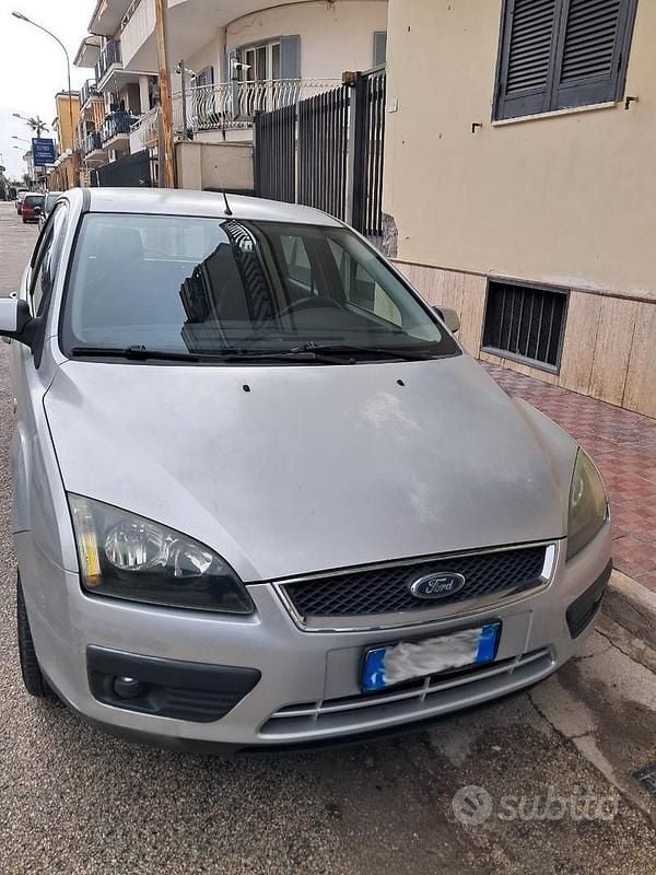 Usata Ford Focus 90 CV (66 kW) 2005 Grigio Station wagon