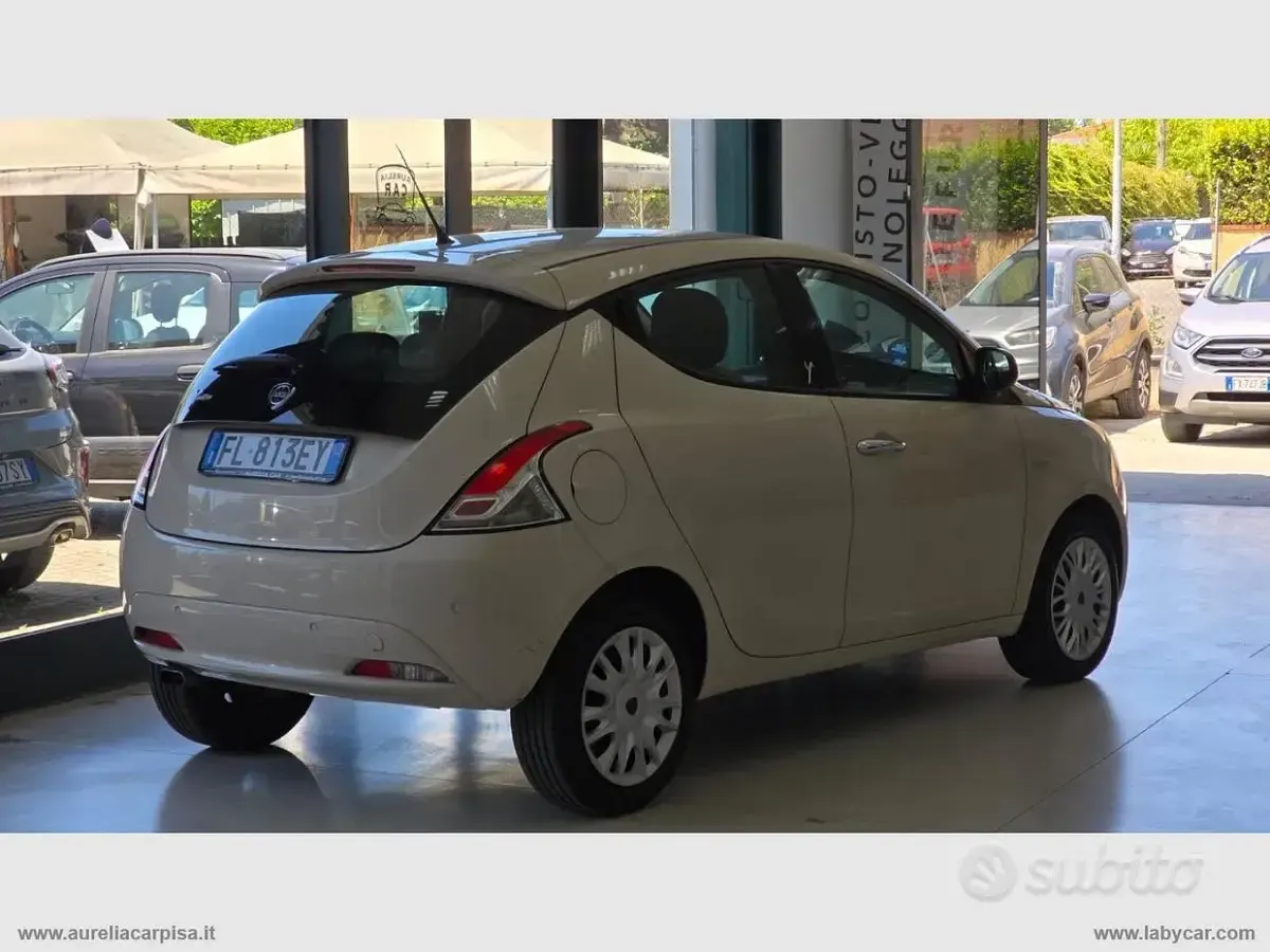 Usata Lancia Ypsilon Gold 69 CV (50 kW) 2017 Bianco Utilitaria