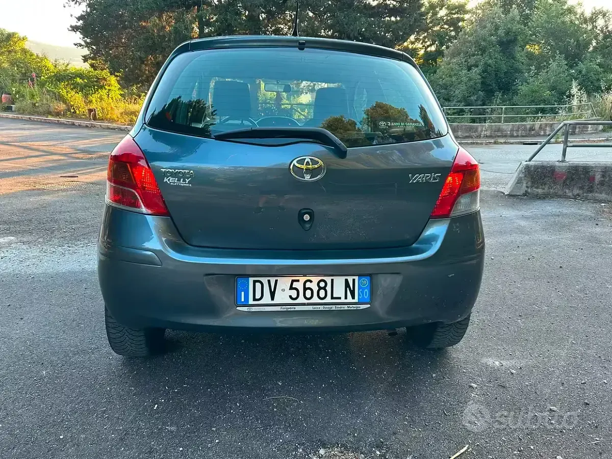 Usata Toyota Yaris 69 CV (50 kW) 2009 Bluazzurro Utilitaria