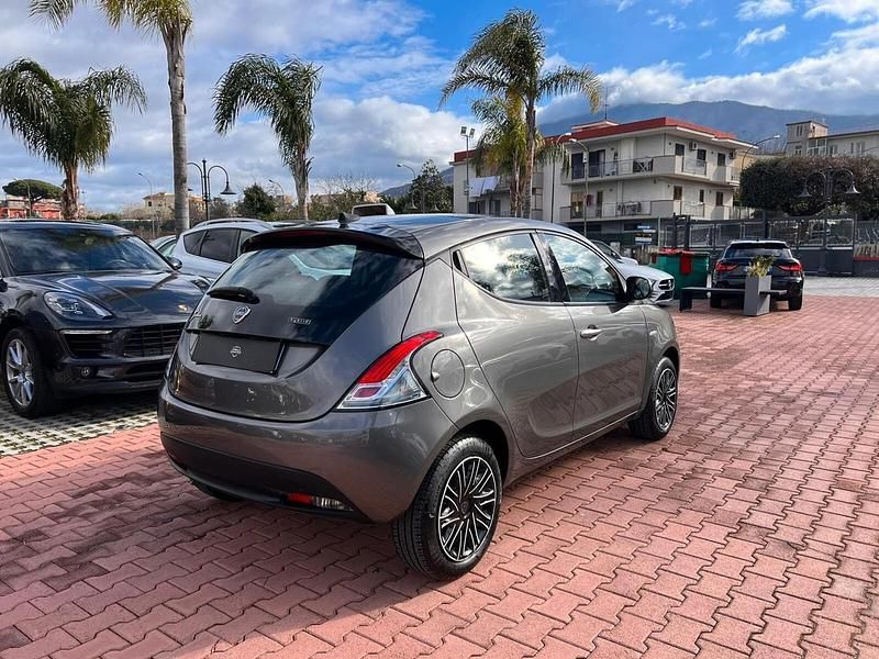 Usata Lancia Ypsilon S 69 CV (50 kW) 2023 Grigio Utilitaria
