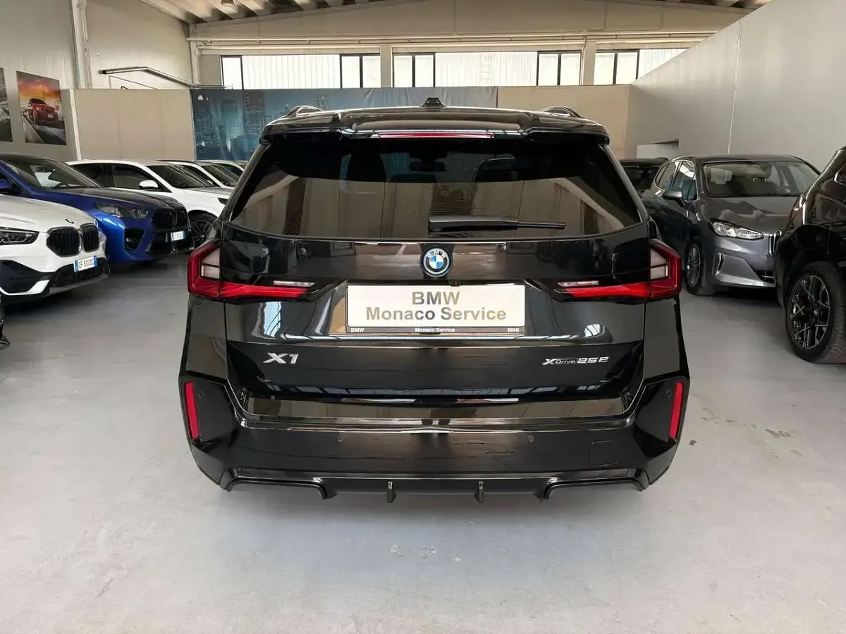Nuova BMW X1 M Sport 136 CV (100 kW) 2025 Blacksapphire metallic SUV
